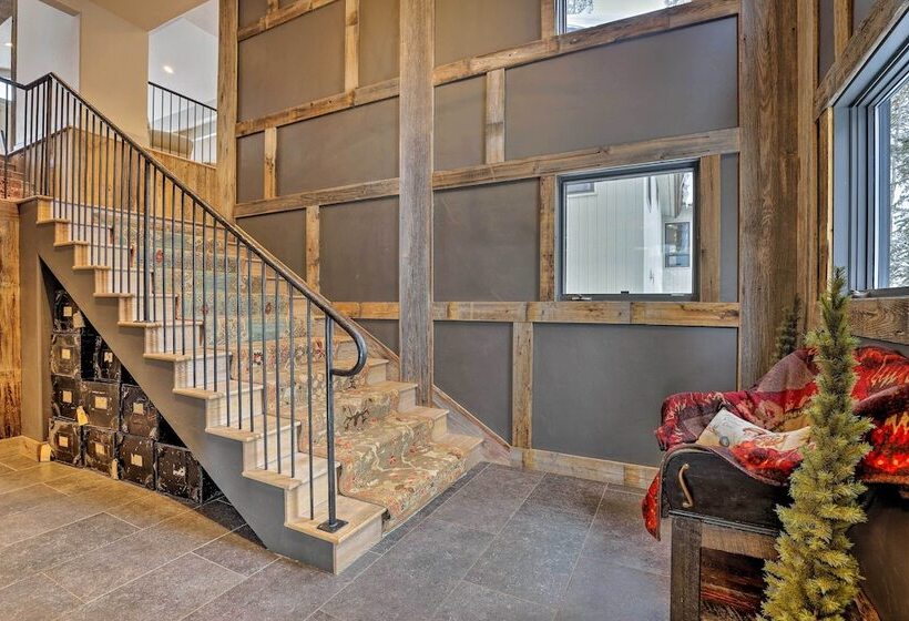 Vail Mountain Retreat W/ Hot Tub & Deck!