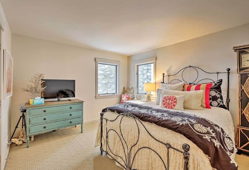 Vail Mountain Retreat W/ Hot Tub & Deck!