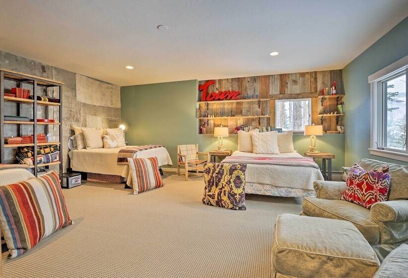 Vail Mountain Retreat W/ Hot Tub & Deck!