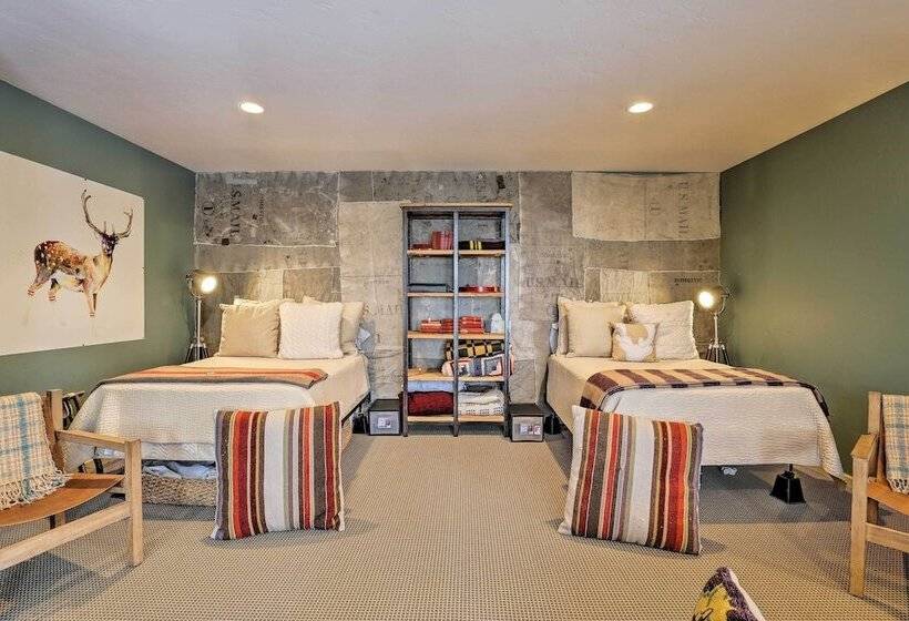 Vail Mountain Retreat W/ Hot Tub & Deck!