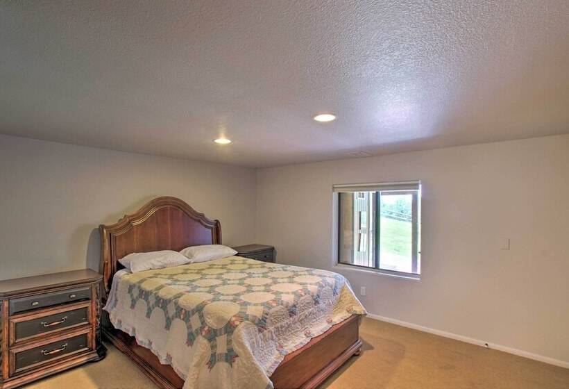 Sauna, Deck & Fire Pit: Rocking Horse Ranch