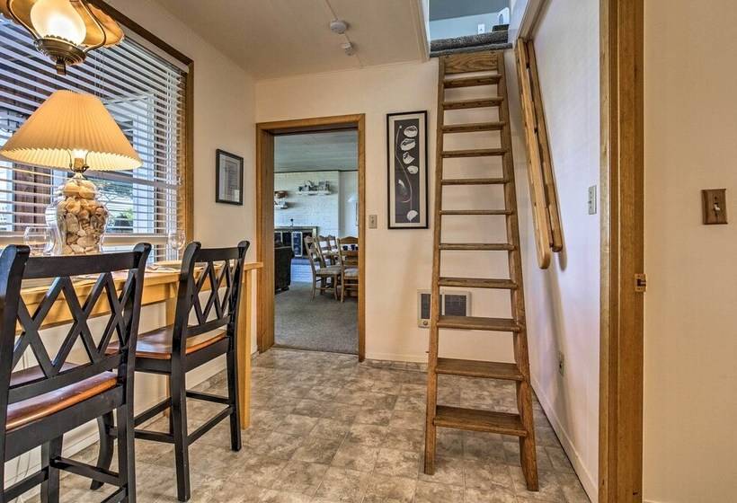 Oceanfront Escape W/ Pacific Views: Surf & Explore