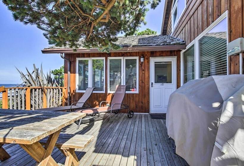 Oceanfront Escape W/ Pacific Views: Surf & Explore