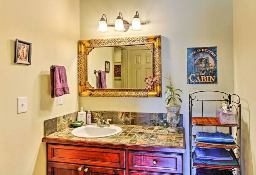 Peaceful Hoodsport Home: Lake Access & Forest View