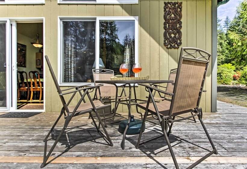 Peaceful Hoodsport Home: Lake Access & Forest View