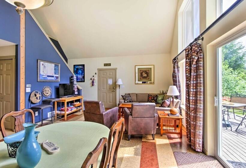 Peaceful Hoodsport Home: Lake Access & Forest View