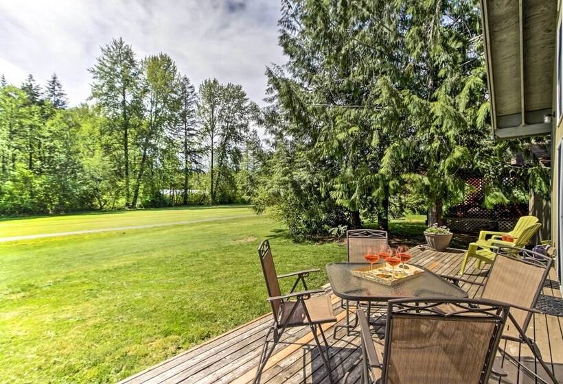 Peaceful Hoodsport Home: Lake Access & Forest View