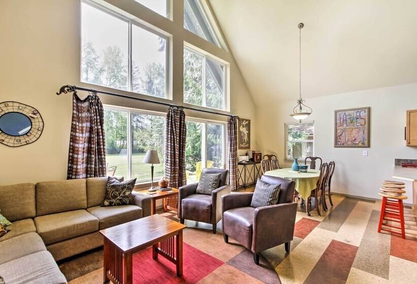 Peaceful Hoodsport Home: Lake Access & Forest View