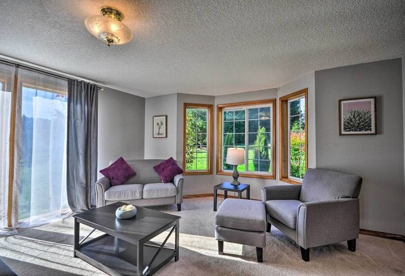 Peaceful, Pet Friendly Washougal Paradise!