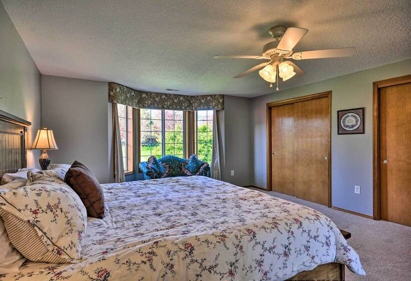 Peaceful, Pet Friendly Washougal Paradise!