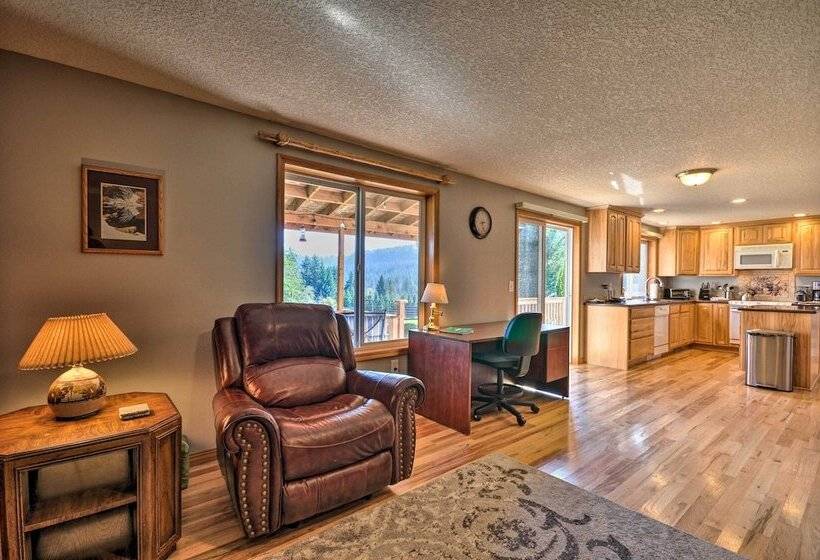 Peaceful, Pet Friendly Washougal Paradise!