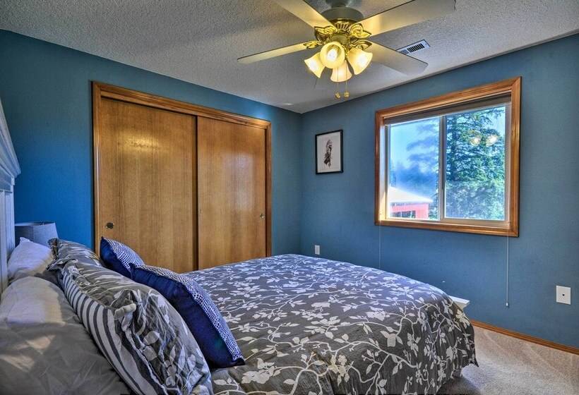 Peaceful, Pet Friendly Washougal Paradise!