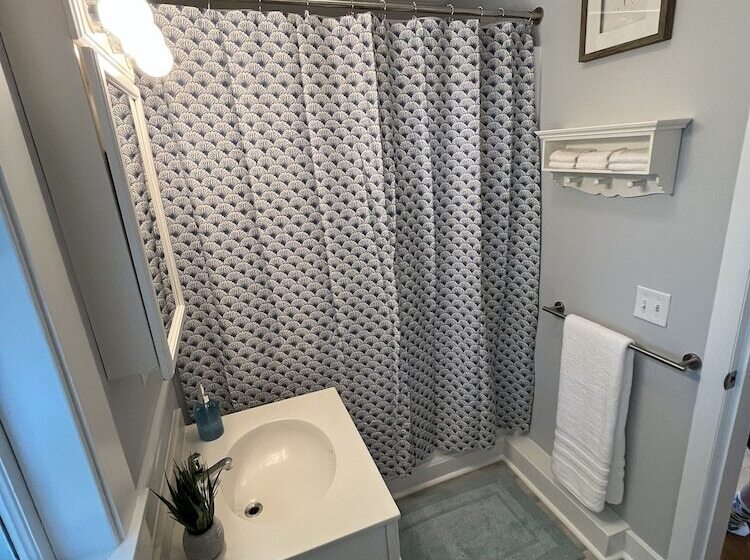 Пансион Cozy 3br Beach House By The Sea