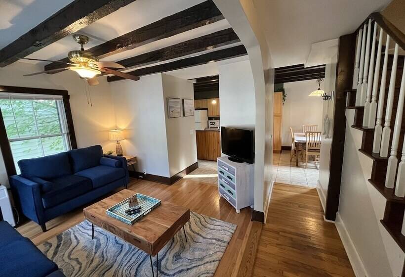 Пансион Cozy 3br Beach House By The Sea