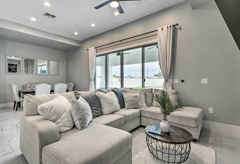 Upscale Peoria Home W/ Gazebo & Putting Green