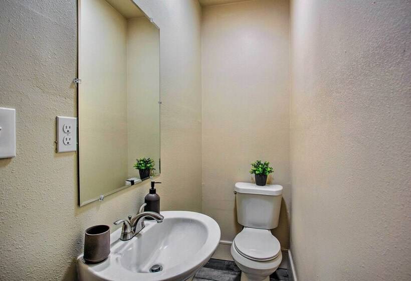 Pet Friendly Dallas Home: Close To Downtown!