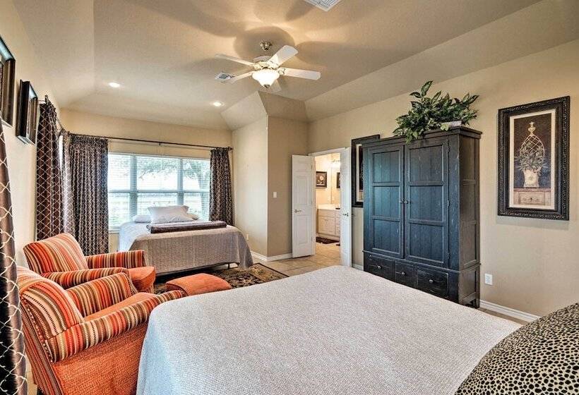 Pet Friendly Flatonia House W/ Patio & Gazebo!