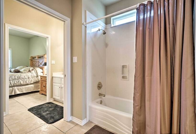 Pet Friendly Flatonia House W/ Patio & Gazebo!