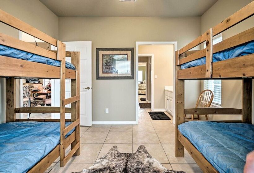 Pet Friendly Flatonia House W/ Patio & Gazebo!