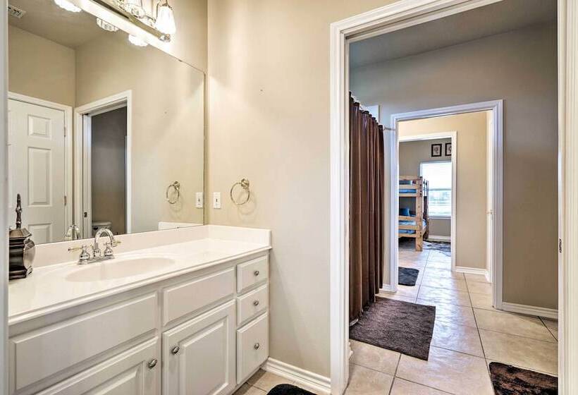 Pet Friendly Flatonia House W/ Patio & Gazebo!