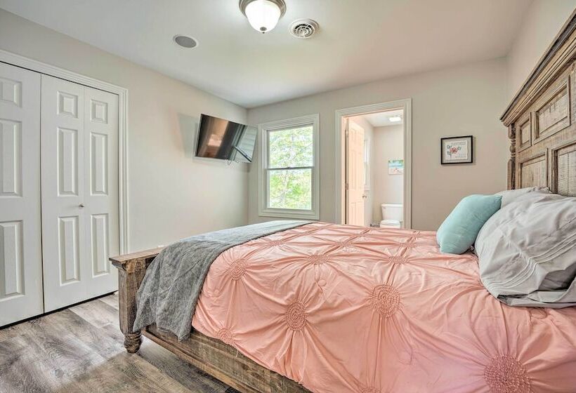 Pet Friendly Grass Lake Retreat W/ Game Room!