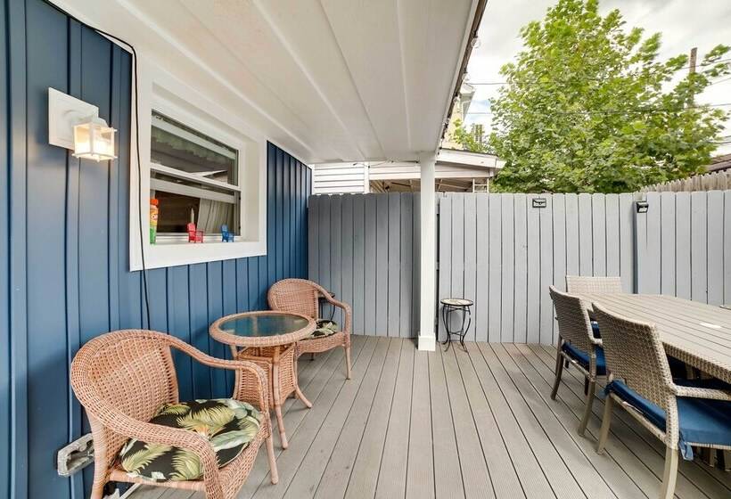 Pet Friendly Home 100 Feet To Walnut Street