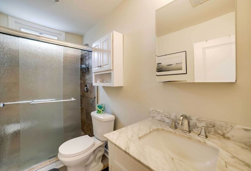 Pet Friendly Home 100 Feet To Walnut Street