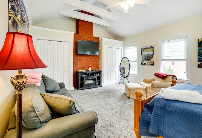 Pet Friendly Home 100 Feet To Walnut Street