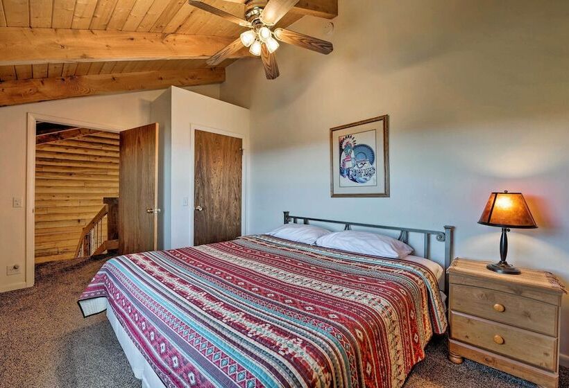Pet Friendly Moab Cabin W/ Mtn Views & Bbq!