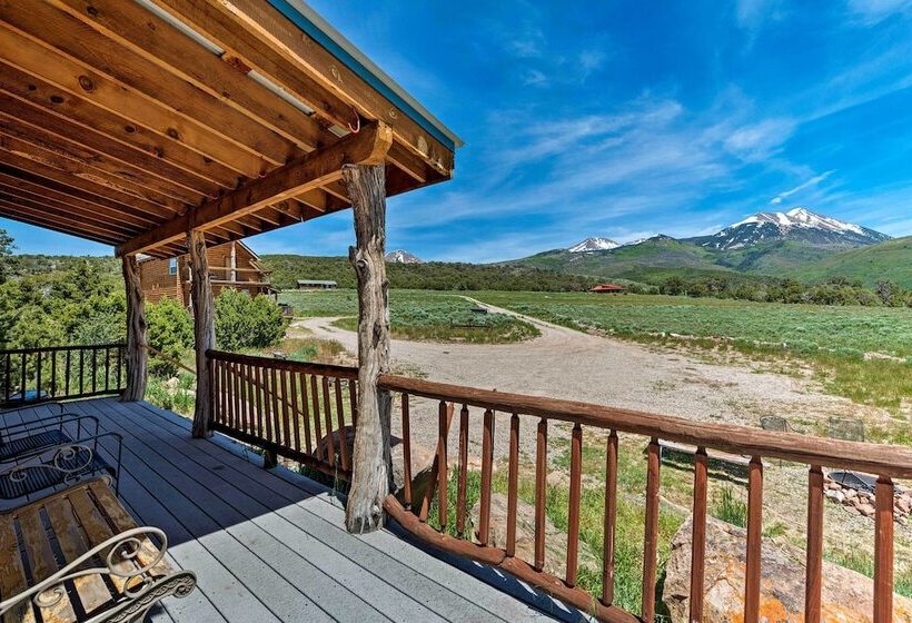 Pet Friendly Moab Cabin W/ Mtn Views & Bbq!
