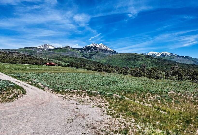 Pet Friendly Moab Cabin W/ Mtn Views & Bbq!