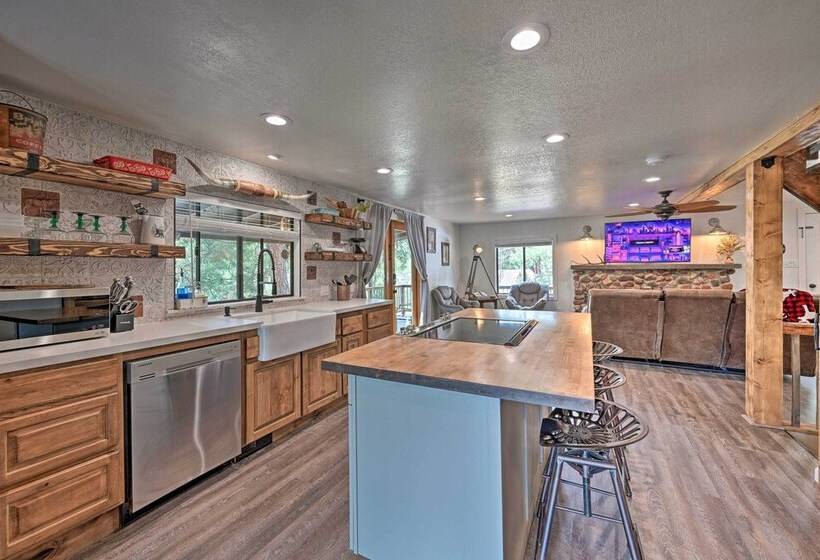 Hot Tub, Game Room: Pet Friendly Pine Cabin!