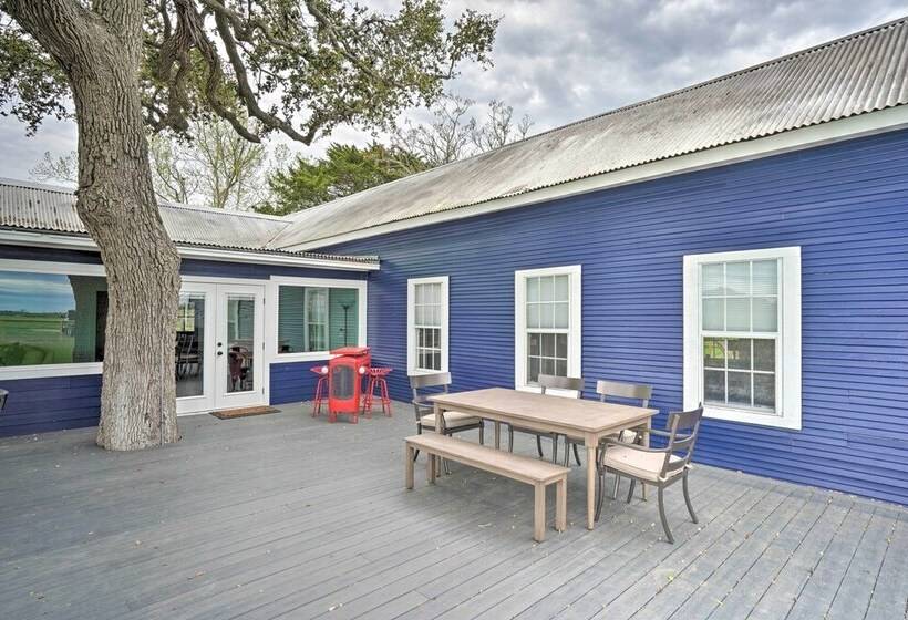 Pet Friendly Schulenburg Farmhouse W/ Pool!