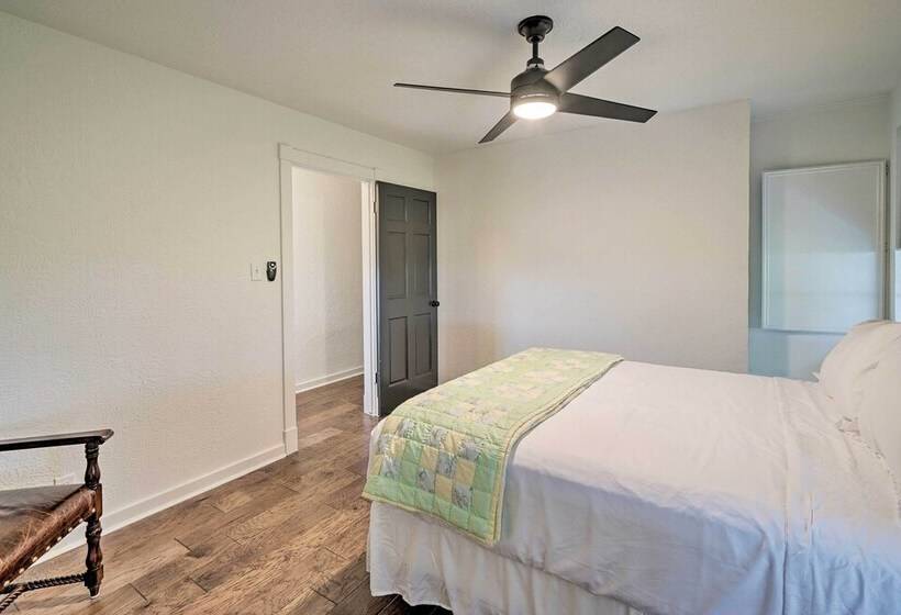 Pet Friendly Schulenburg Farmhouse W/ Pool!