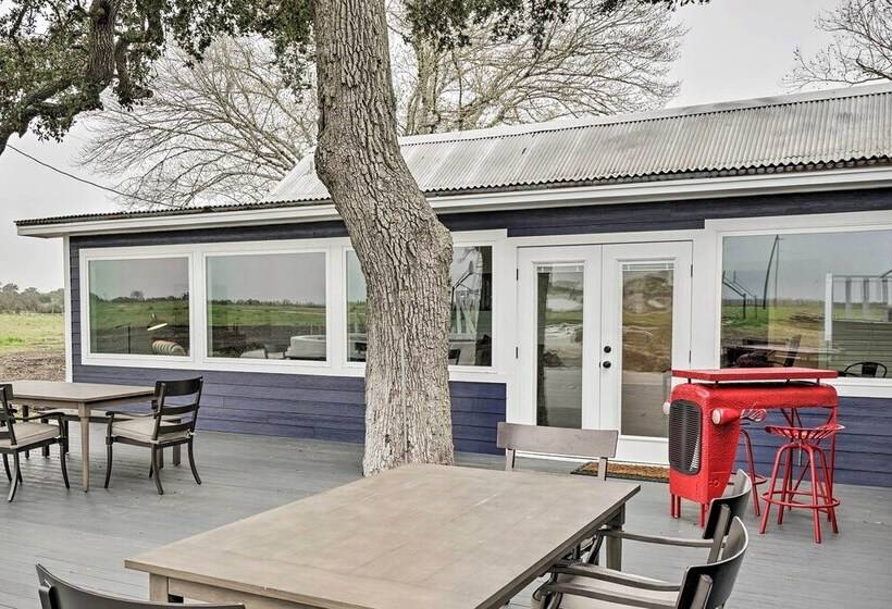 Pet Friendly Schulenburg Farmhouse W/ Pool!