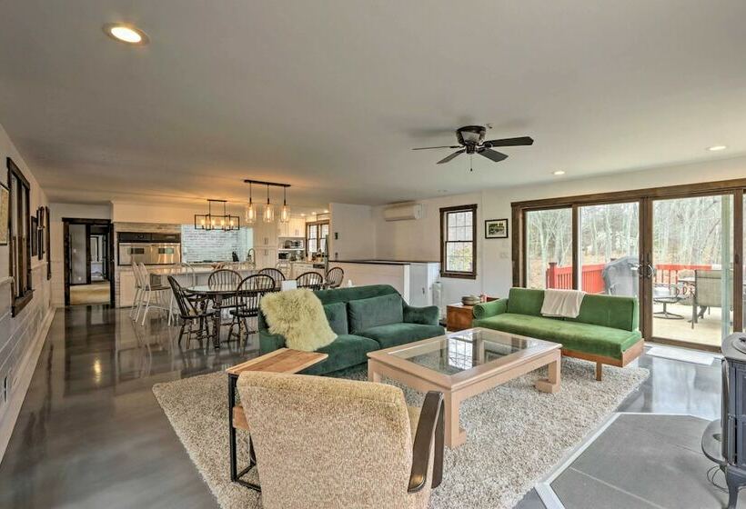 Petfriendly Woodbury Cottage W/ Fire Pit & Pool!