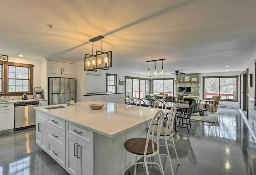 Petfriendly Woodbury Cottage W/ Fire Pit & Pool!