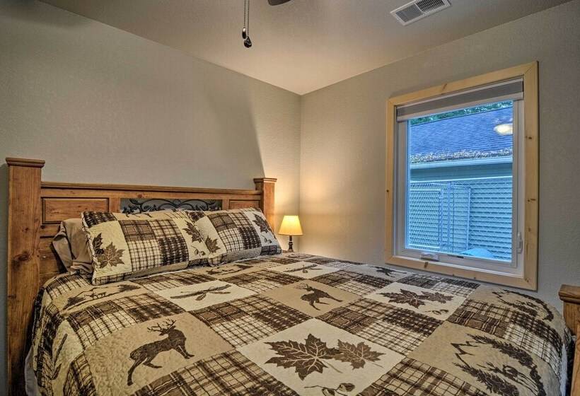 Pet Friendly Petoskey Area Cabin, Walk To River!