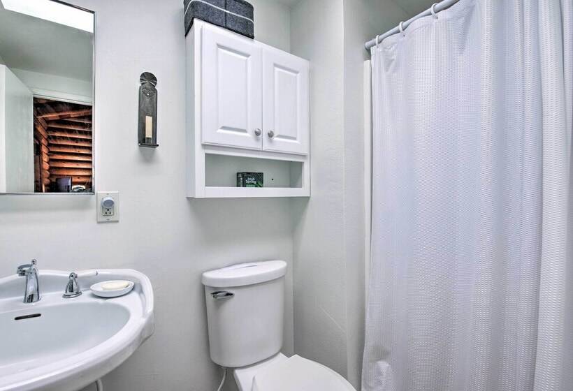 11 Mi To Rainbow Lake: Family Home W/ Large Yard