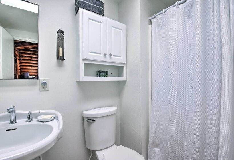 11 Mi To Rainbow Lake: Family Home W/ Large Yard