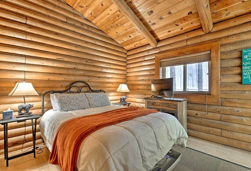 11 Mi To Rainbow Lake: Family Home W/ Large Yard