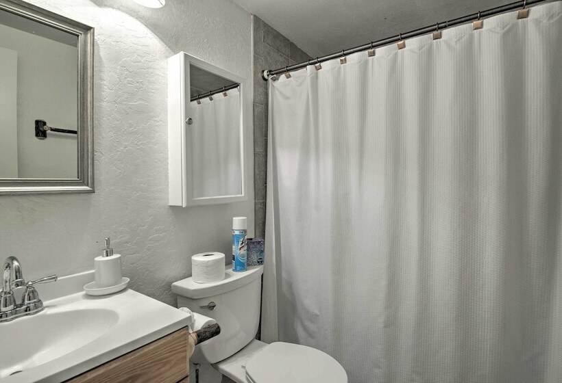 11 Mi To Rainbow Lake: Family Home W/ Large Yard