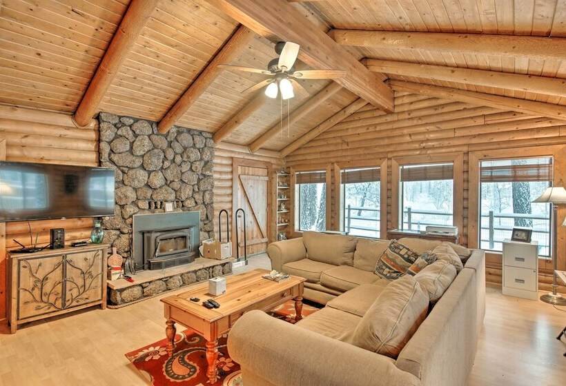 11 Mi To Rainbow Lake: Family Home W/ Large Yard