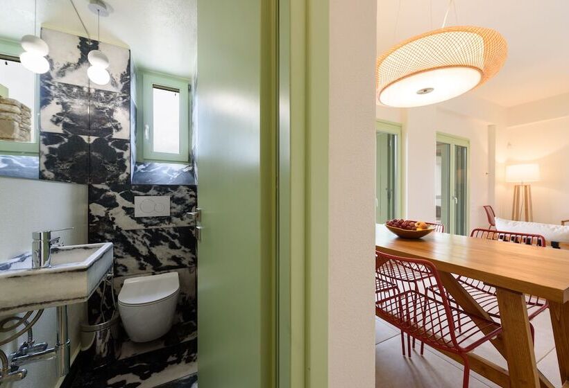 Plioni Villas & Suites