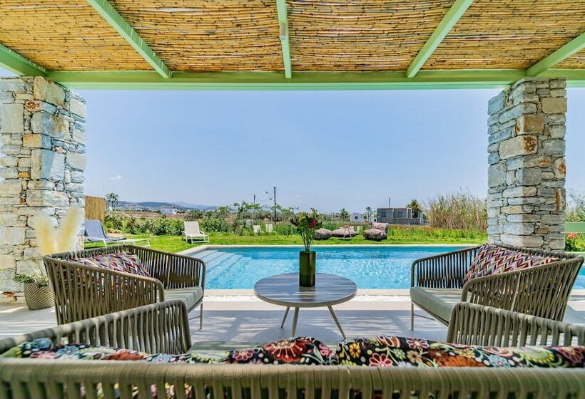 Plioni Villas & Suites