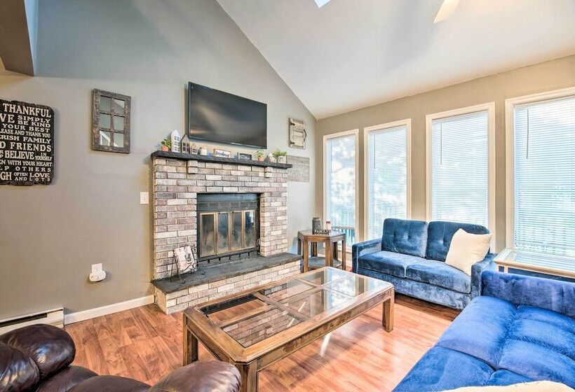 Poconos House W/ Large Deck, Gas Grill & Fire Pit!
