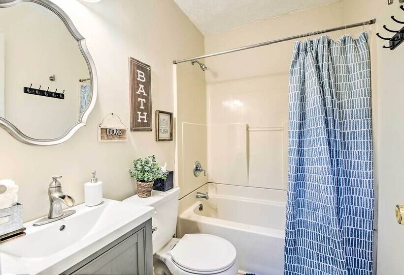 Poconos House W/ Large Deck, Gas Grill & Fire Pit!