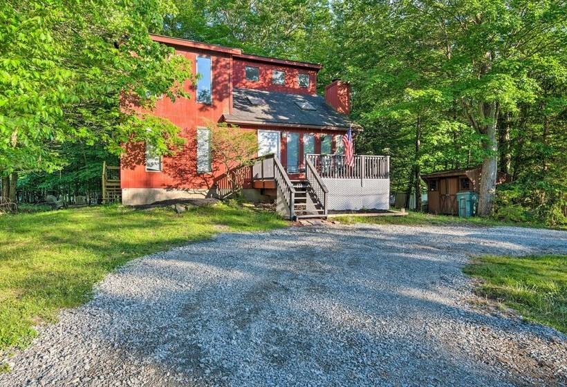 Poconos House W/ Large Deck, Gas Grill & Fire Pit!