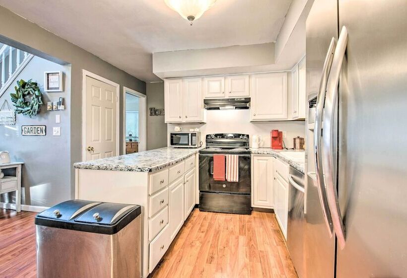 Poconos House W/ Large Deck, Gas Grill & Fire Pit!