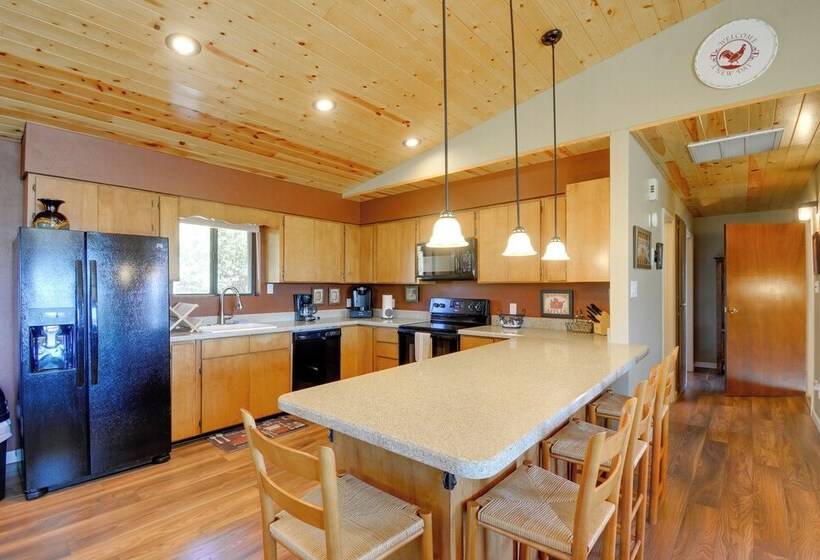 Prescott Hideaway W/ Deck, Sauna & Mountain Views!